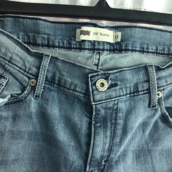 Women Levi’s 520 Low Rise Boot Cut Light Wash Jeans - Picture 11 of 11